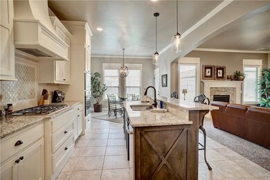 1001 Lindsey Ln, Moore, OK 73160 - photo 4