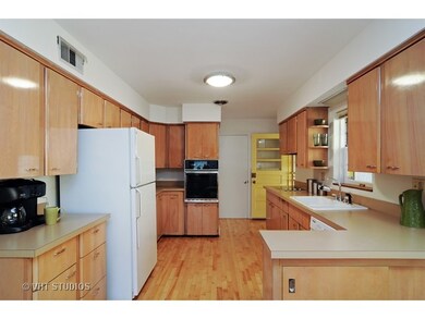 2904 W Granville Ave, Chicago, IL 60659 - photo 5