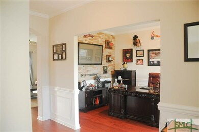 Great flex space, this could be your perfect offic