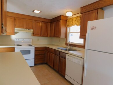 25 Crescent St, Plymouth, NH 03264 - photo 4