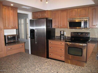 HIGH END KITCHEN WITH APPLIANCES