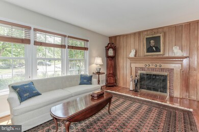 2427 Lexington Rd, Falls Church, VA 22043 - photo 4