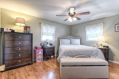 1811 Ivy Ln, Aurora, IL 60506 - photo 2