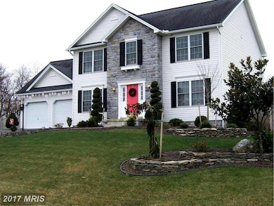 548 Franklin Square Dr, Chambersburg, PA 17201 - photo 2