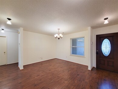 2703 Quail Run Dr, Alvin, TX 77511 - photo 4