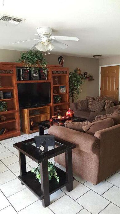 Living Room 6614 W Pioneer