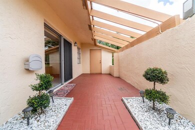 FRONT LANAI