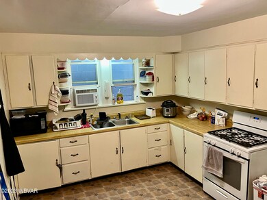 Eat-in Kitchen