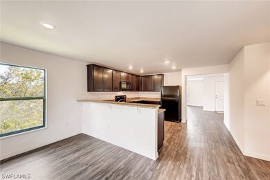 805 La Salle Ave, Fort Myers, FL 33913 - photo 4