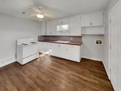 2107 35th Unit B kitchen 3