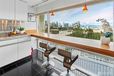 A perfect eating bar and work space