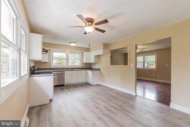 85 E Clayton Ave, Clayton, NJ 08312 - photo 3