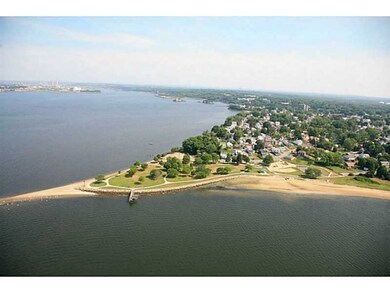 Waterfront/Dock/Pier. Beautiful seasonal view of w
