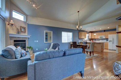 GREAT FLOOR PLAN FOR ENTERTAINING