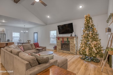 1013 Stadium Dr, Webb City, MO 64870 - photo 4