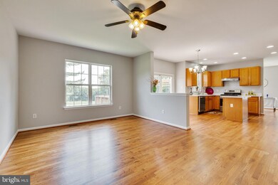 19321 Moon Ridge Dr, Gaithersburg, MD 20878 - photo 3