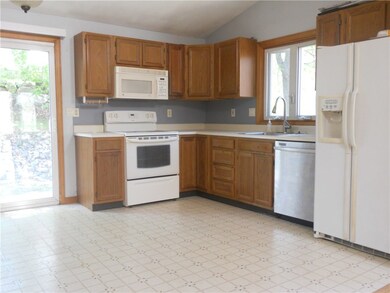 112 Bouvier Ave unit B, Manville, RI 02838 - photo 3