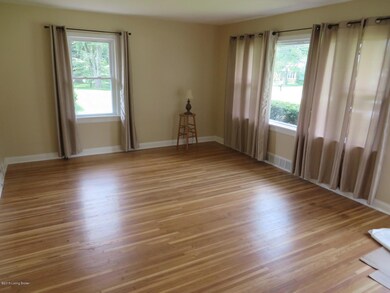 9202 Hudson Ln, Louisville, KY 40291 - photo 5