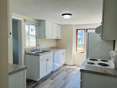 304 W Wolf Ave, Elkhart, IN 46516 - photo 4