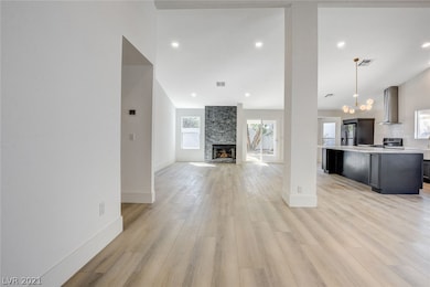 9101 Emerald Cove Ct, Las Vegas, NV 89117 - photo 5