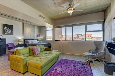 Juhl unit 727, Las Vegas, NV 89101 - photo 4