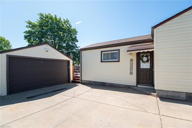 858 5th St, Struthers, OH 44471 - photo 5