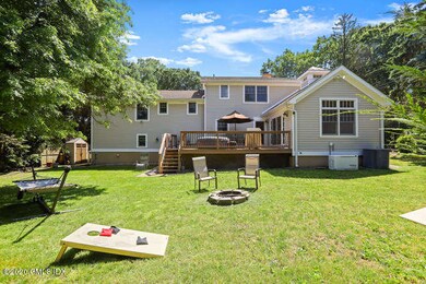 53 Cognewaugh Rd Cos Cob CT-small-044-04