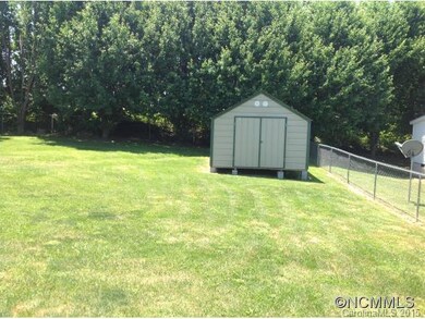 182 Lamonda Dr, Hendersonville, NC 28792 - photo 3