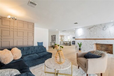 1601 Houssels Avenue, Las Vegas, NV  89104.  Livin