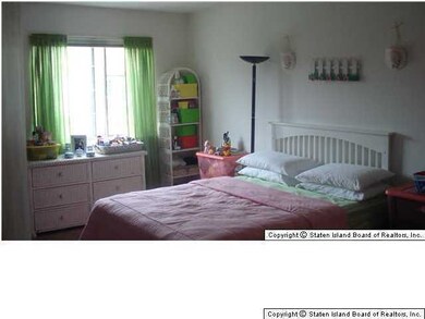 20 Franklin Ln unit E, Staten Island, NY 10306 - photo 2