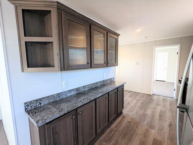 618 Maine unit 618, Belleville, MI 48111 - photo 3