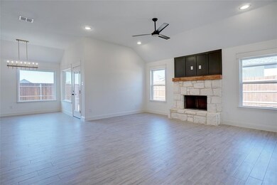 917 Tesslynn Ave, Godley, TX 76044 - photo 3