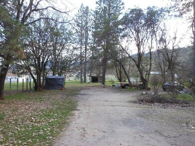 7775 Colonial Way, Central Point, OR 97502 - photo 4