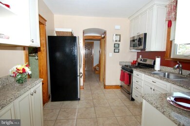 5547 Ashbourne Rd, Halethorpe, MD 21227 - photo 3