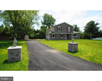 82 Watergate Dr, Feasterville Trevose, PA 19053 - photo 2