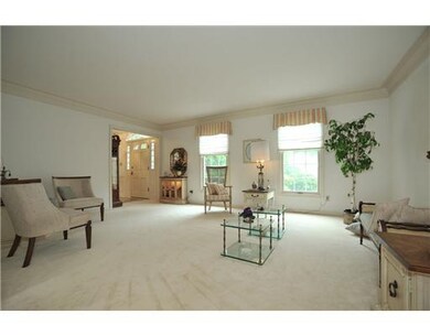 511 Hollydale Dr, Pittsburgh, PA 15241 - photo 2