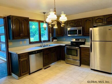 47 Mildred Ln, Latham, NY 12110 - photo 4