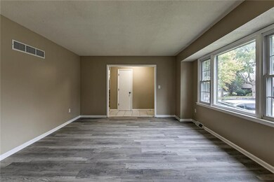 1003 NW Range St, Blue Springs, MO 64015 - photo 5