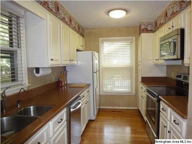 Updated kitchen!! New cabinets, quartz countertops