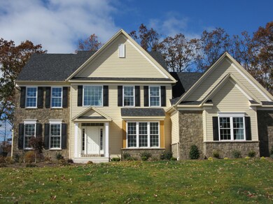 1076 Manor Dr, Mountain Top, PA 18707 - photo 3