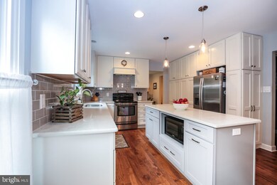 11631 Quail Ridge Ct, Reston, VA 20194 - photo 3