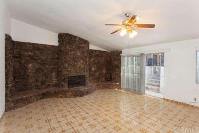 Extra Spacious Family Room 17-1/2 x 20