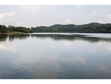 27 Lake Village Ct, Johnson City, TN 37601 - photo 2