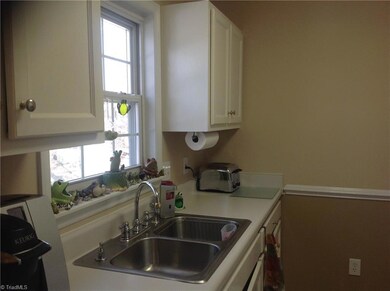 Kitchen, watch your children play in the treehouse while you do the dishes!