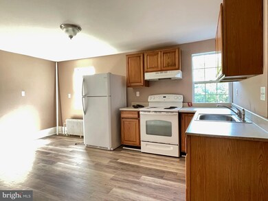 33 N Main St unit 2, Spring City, PA 19475 - photo 2