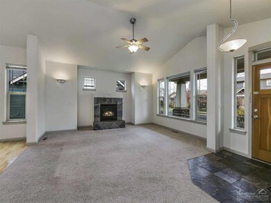 1540 NW Hemlock Ave, Redmond, OR 97756 - photo 3