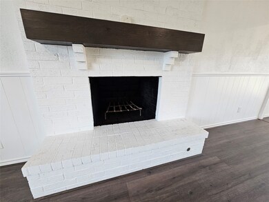 2400 Meadow Creek Dr, Carrollton, TX 75006 - photo 6