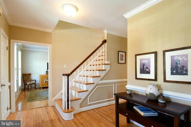 4874 Oakcrest Dr, Fairfax, VA 22030 - photo 2