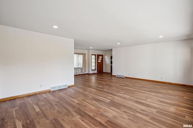 4132 Rodeo Rd, Davenport, IA 52806 - photo 6