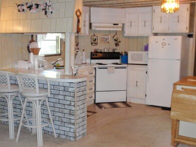 Kitchen with Breakfast Bar